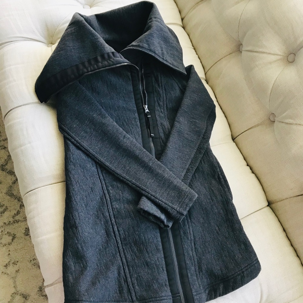 Lululemon sweater jacket size 2 - great gym coat!!